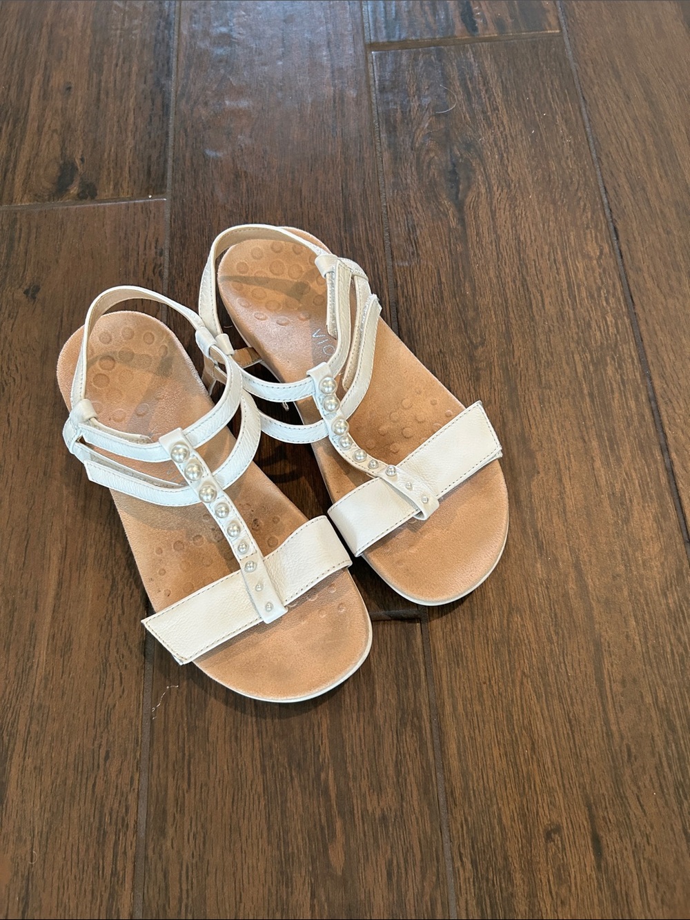 Vionic Comfort Pearl-Accent White Women's Sandals